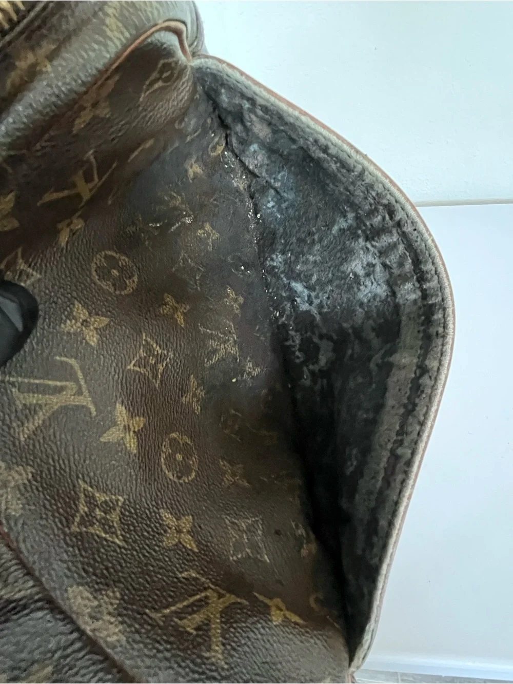 LOUIS VUITTON TROCADERO 27 MONOGRAM SHOULDER BAG.